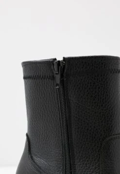 Bullboxer Bottines - Anthracite 11 Bullboxer Bottines - Anthracite -Next Soldes 005fb9fbe45b480fb75a6aae92669e78