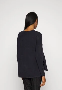 ONLY MATERNITY Olmamalia V-Neck - Pullover - Black 10 ONLY MATERNITY Olmamalia V-Neck - Pullover - Black -Next Soldes 012be357d48643baaeaa4446937fca6c