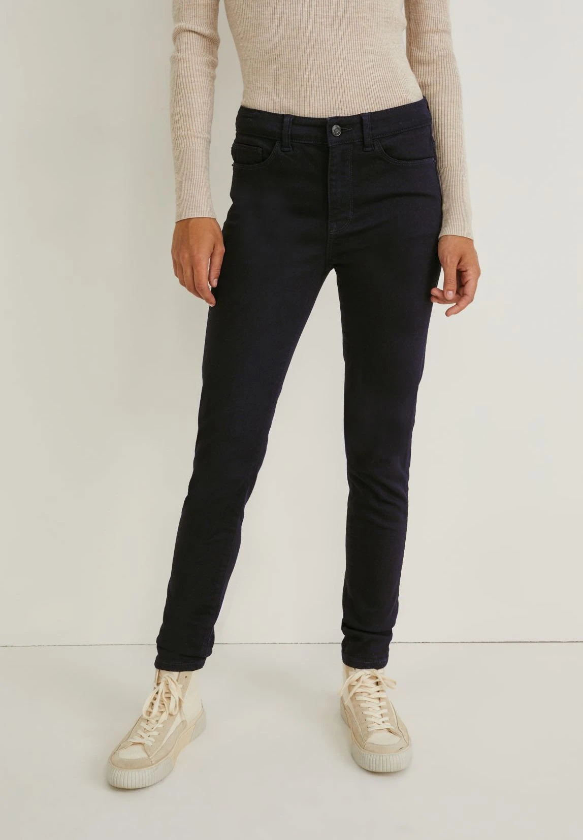 Mid Rise - Jean Slim - Black 3 Mid Rise - Jean Slim - Black
