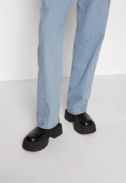 Henrik Vibskov Pants - Jean Droit - Light Indigo Denim 16 Henrik Vibskov Pants - Jean Droit - Light Indigo Denim -Next Soldes 05bc1667458641449d9bddc23b4f3e28