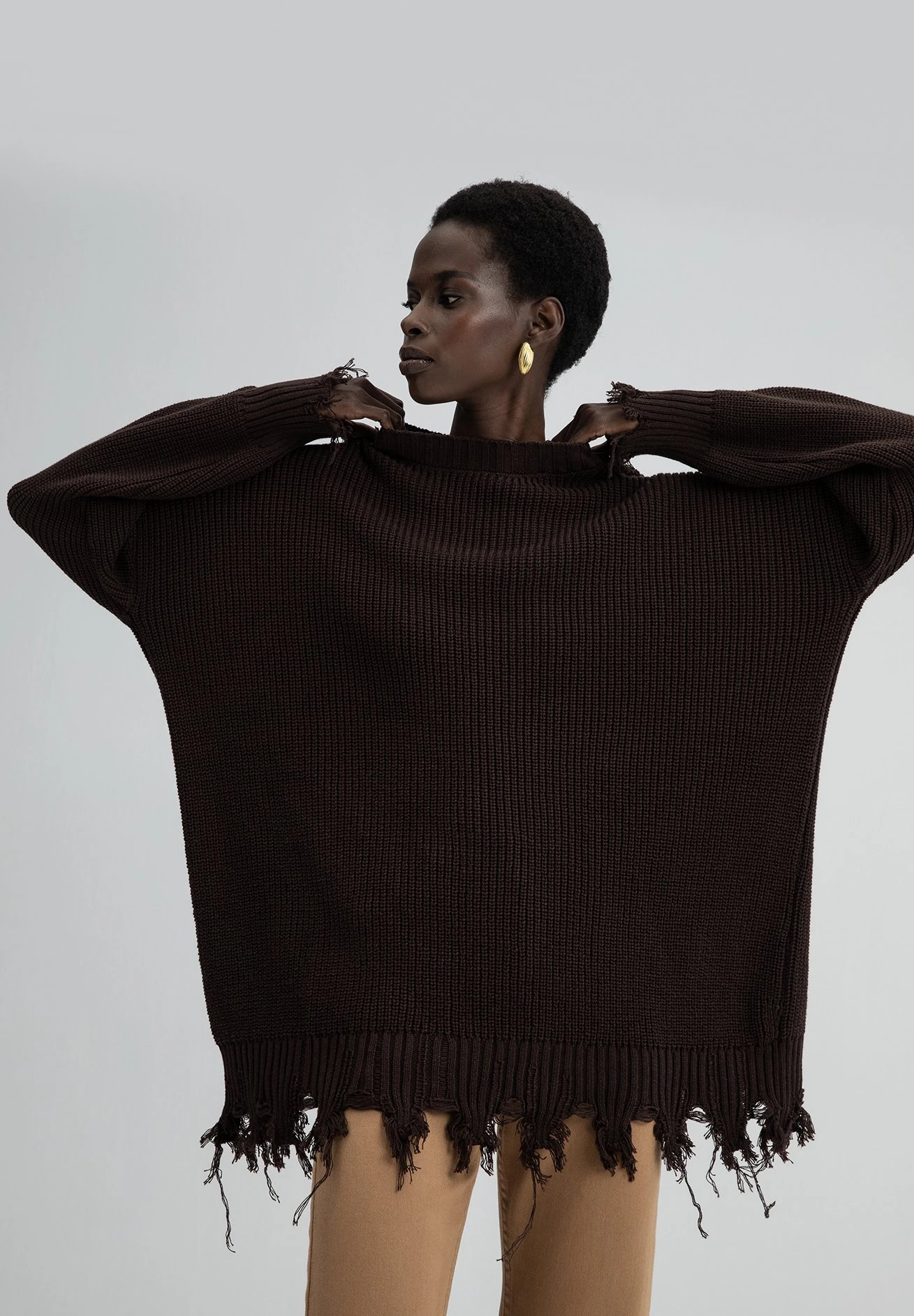 With Fringed Hem - Pullover - Brown 6 With Fringed Hem - Pullover - Brown – Image 4