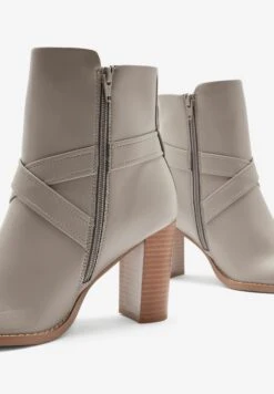Next Forever Comfort Buckle Detail Standard - Boots À Talons - Grey -Next Soldes 0c0c2ba2121042e7bc3ca8f9d2f857e0