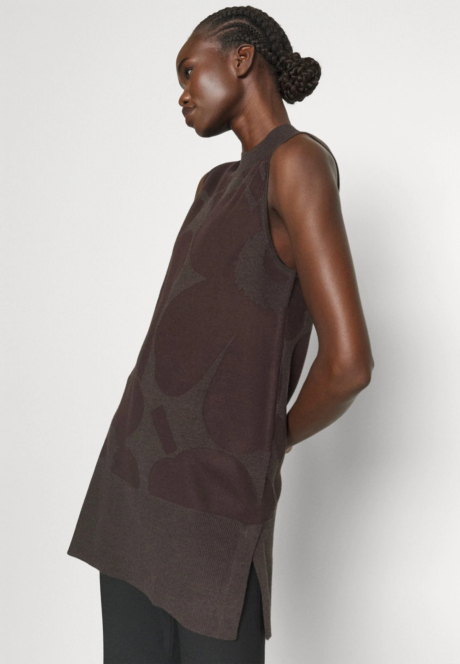 Marimekko Kartussi Unikko - Pullover - Dark Brown 7 Marimekko Kartussi Unikko - Pullover - Dark Brown – Image 5