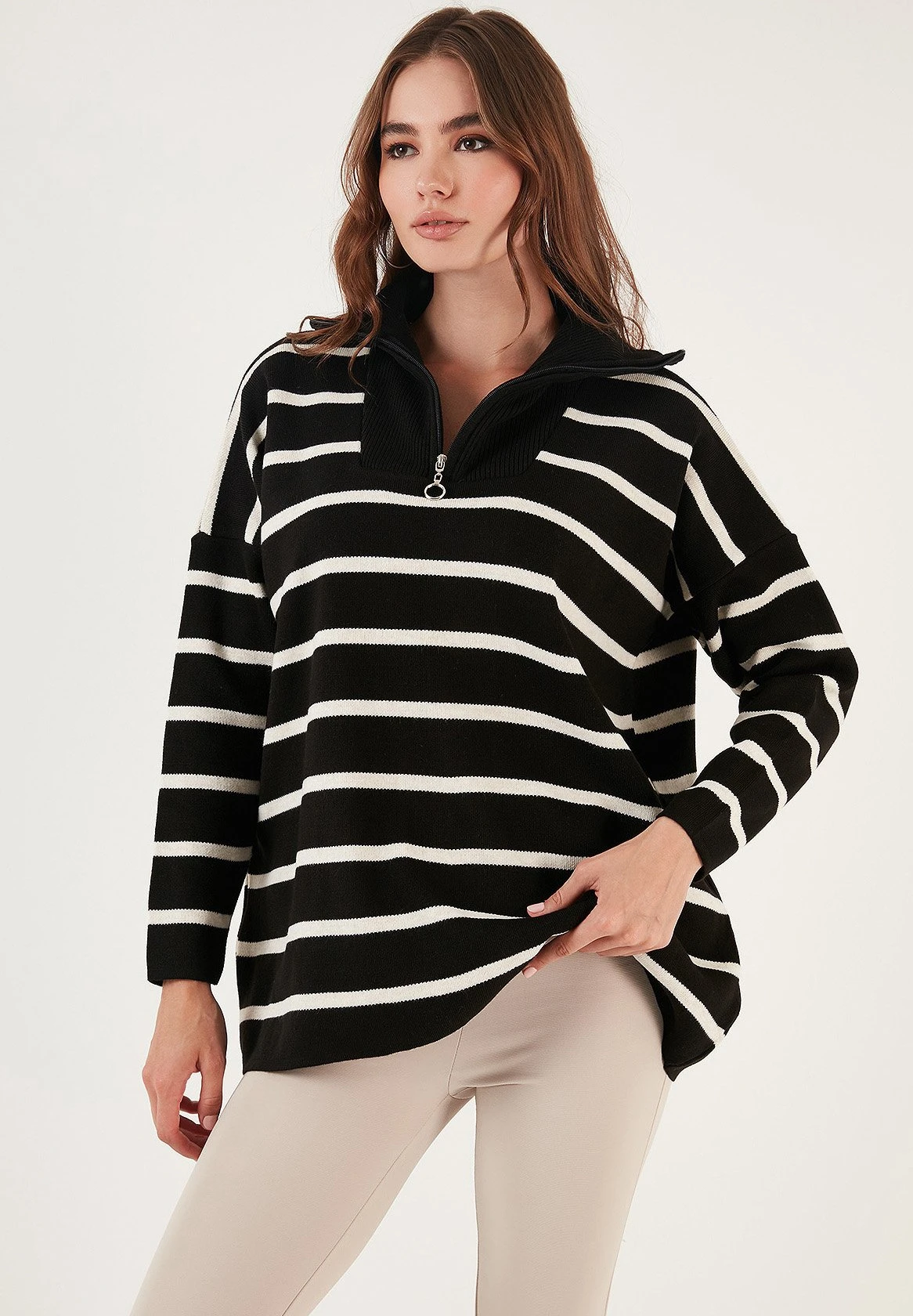 LELA Pullover - Black/Light Stone 6 LELA Pullover - Black/Light Stone – Image 4