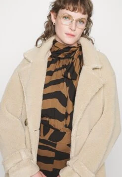 Selected Femme Slfbetty Teddy Coat - Manteau Classique - Sandshell -Next Soldes 1c8765ef18c043239f58b6805c57305d