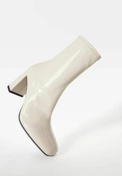 BERSHKA Patent Style Fitted - Boots À Talons - Off-White 14 BERSHKA Patent Style Fitted - Boots À Talons - Off-White -Next Soldes 288366c9a60b44e8bee740daaff433ba