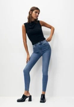 PULL & BEAR Push Up - Jeans Skinny - Blue Denim -Next Soldes 2a9f39bd83ad43b1943b03a8ca99f3c4
