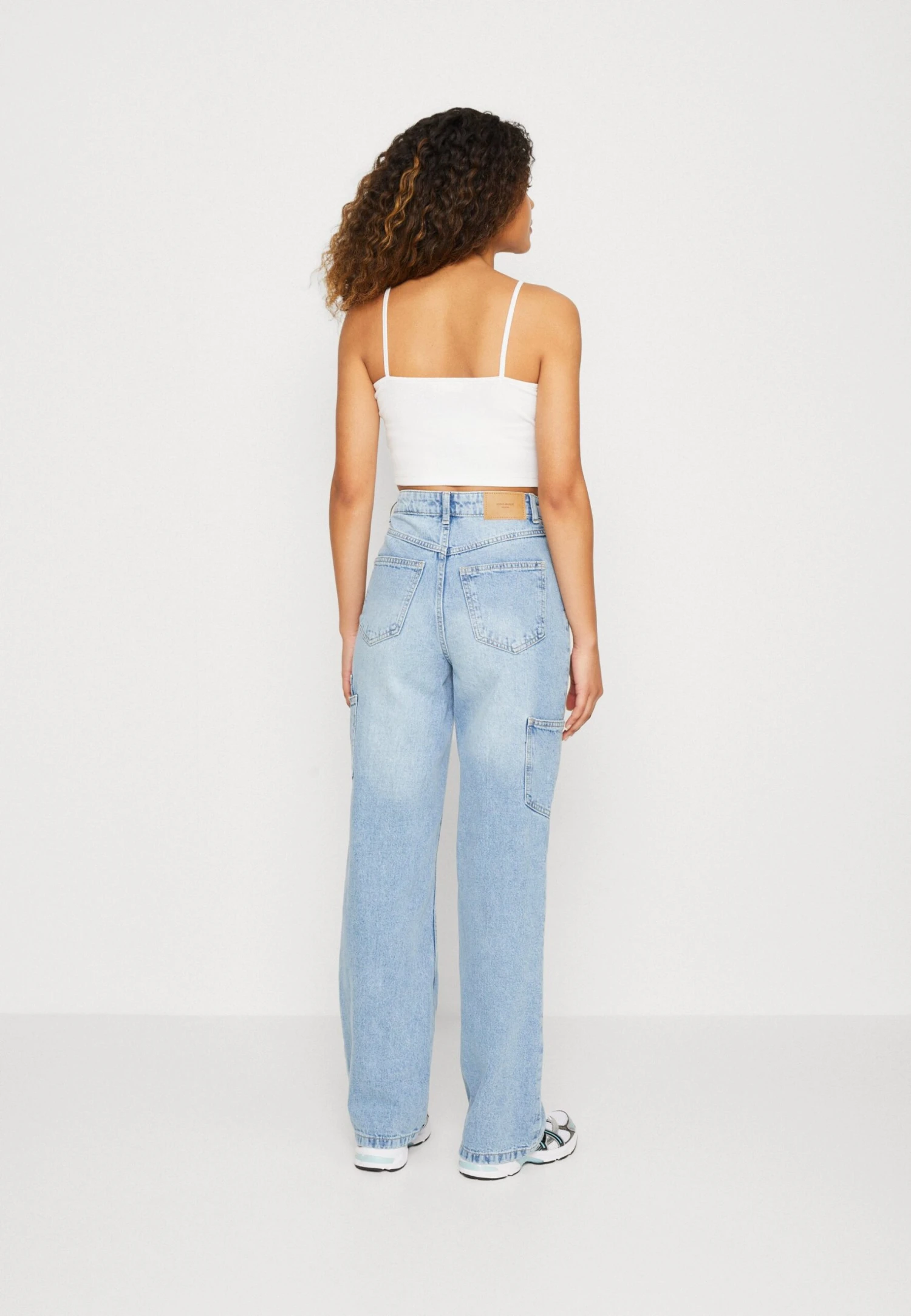 Vero Moda Vmkithy Loose Cargo - Jean Boyfriend - Medium Blue Denim 5 Vero Moda Vmkithy Loose Cargo - Jean Boyfriend - Medium Blue Denim – Image 3