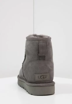 Ugg Classic Mini - Bottines - Grey 13 Ugg Classic Mini - Bottines - Grey -Next Soldes 38f0272feaa24dd298b9c5c112c2daeb