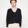 Mother Of Pearl Cardigan With Pearl Buttons - Gilet - Black 2 Mother Of Pearl Cardigan With Pearl Buttons - Gilet - Black -Next Soldes 395fc4df42e04d7fba38884c33c6e66b