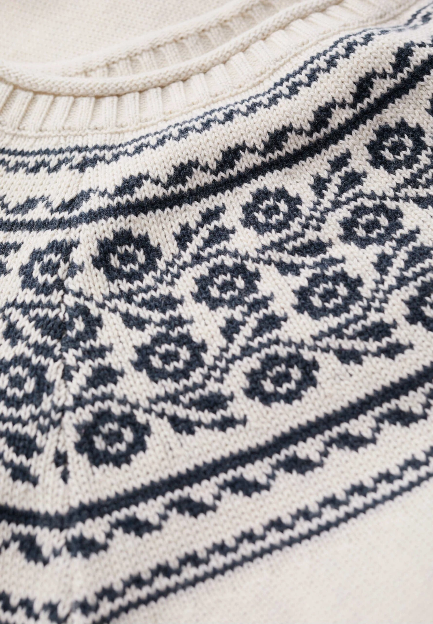 Polurrian Cove - Pullover - Tapestrie/ Ecru Inkwell 7 Polurrian Cove - Pullover - Tapestrie/ Ecru Inkwell – Image 5