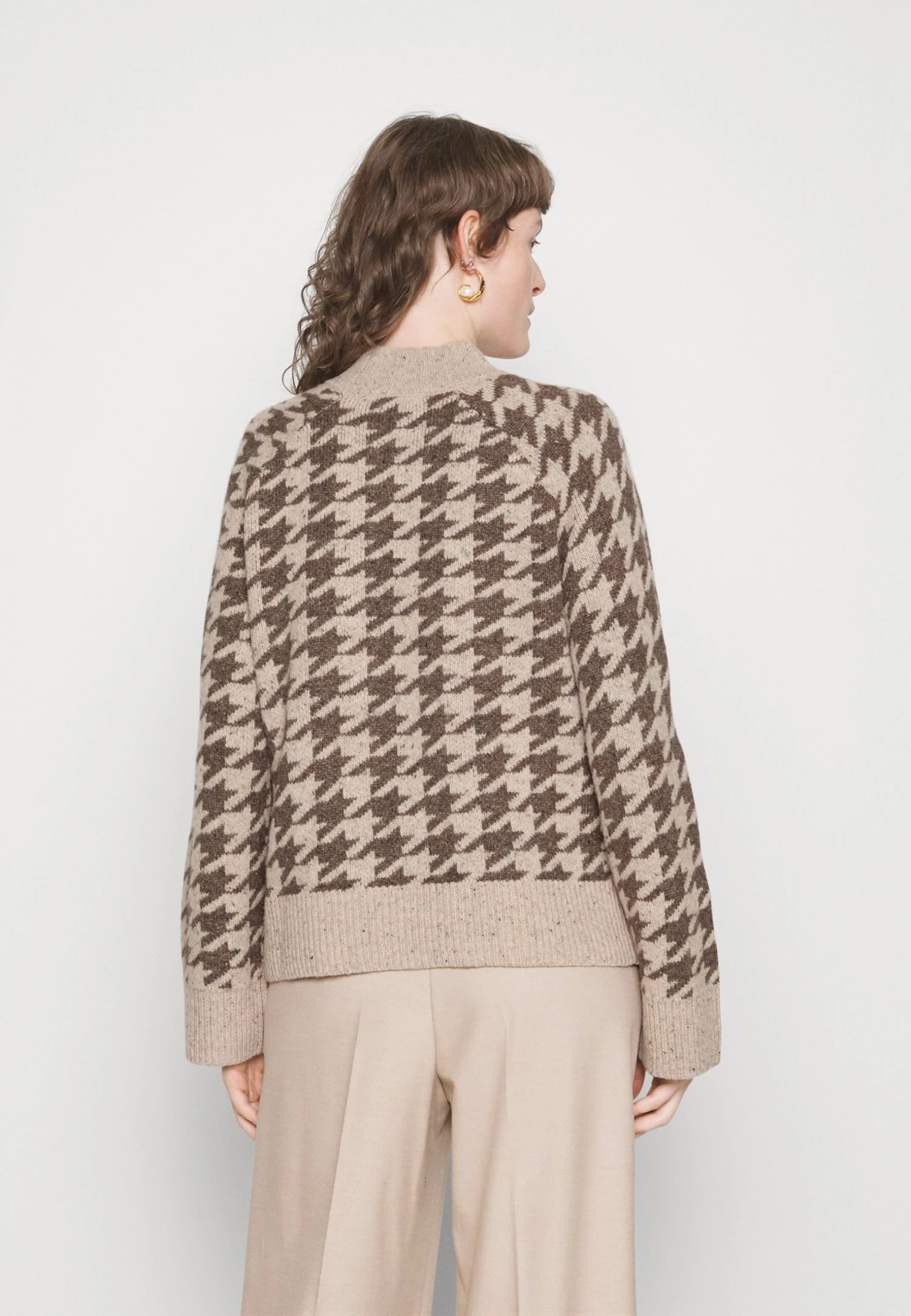 Selected Femme Slfbirdy High Neck - Pullover - Sandshell 5 Selected Femme Slfbirdy High Neck - Pullover - Sandshell – Image 3