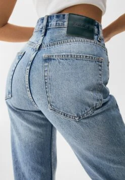 PULL & BEAR Jean Droit - Blue Denim -Next Soldes 41c56c4815f1469f98175b4de4bf9c37