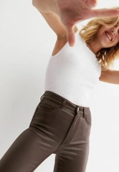 New Look Coated Lift & Shape Jenna - Jeans Skinny - Dark Brown -Next Soldes 4bd67a557948458aaa206b2492b06a1c