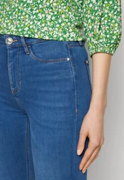 Guess Jean Flare - Silky Mid -Next Soldes 4e4edb243fb1421ea1d7c9e249a4cd17