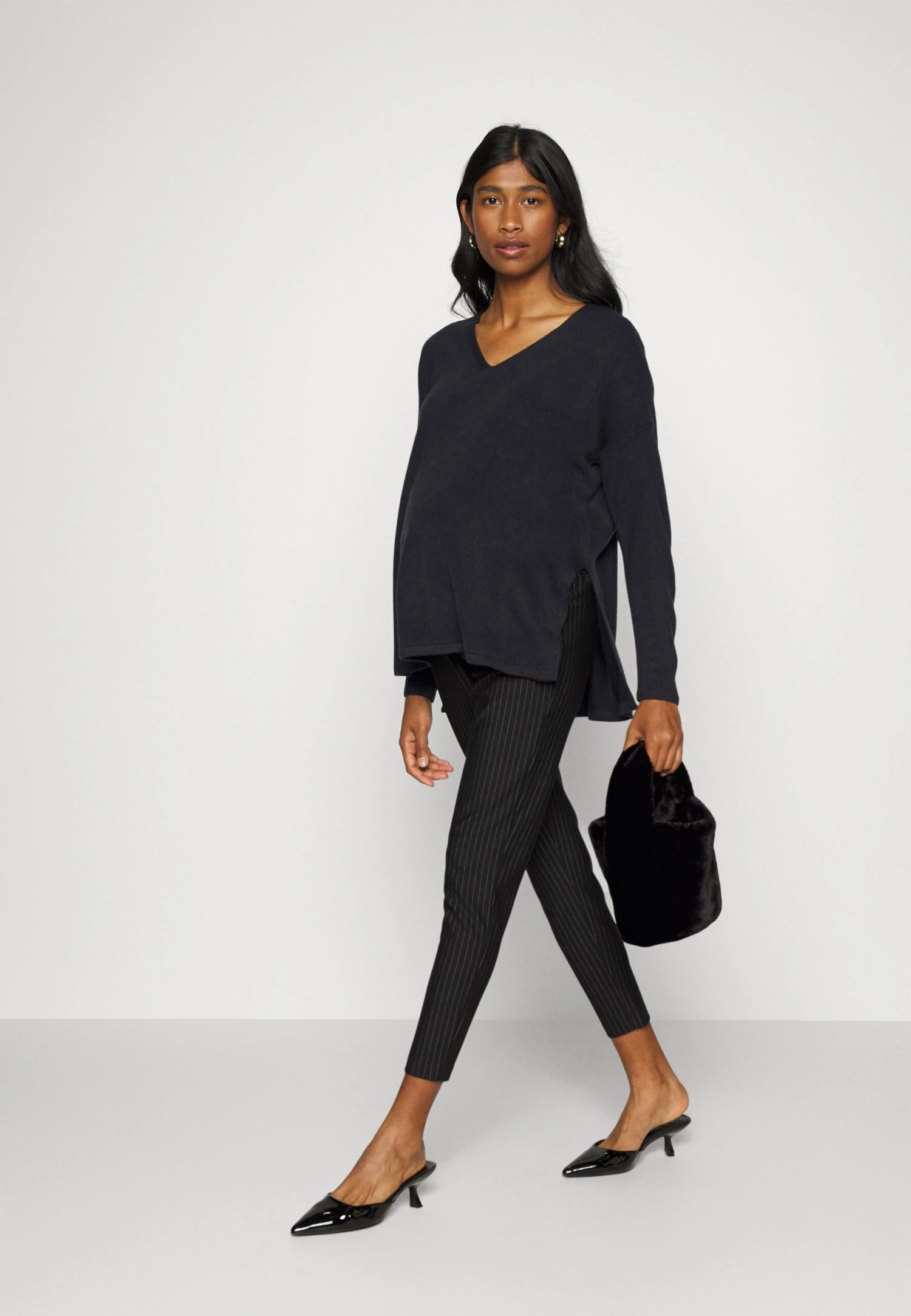 ONLY MATERNITY Olmamalia V-Neck - Pullover - Black 4 ONLY MATERNITY Olmamalia V-Neck - Pullover - Black – Image 2