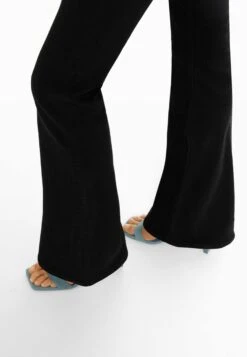 BERSHKA Jean Bootcut - Black 12 BERSHKA Jean Bootcut - Black -Next Soldes 628f5a8cd8184de481d274c05eb1d201