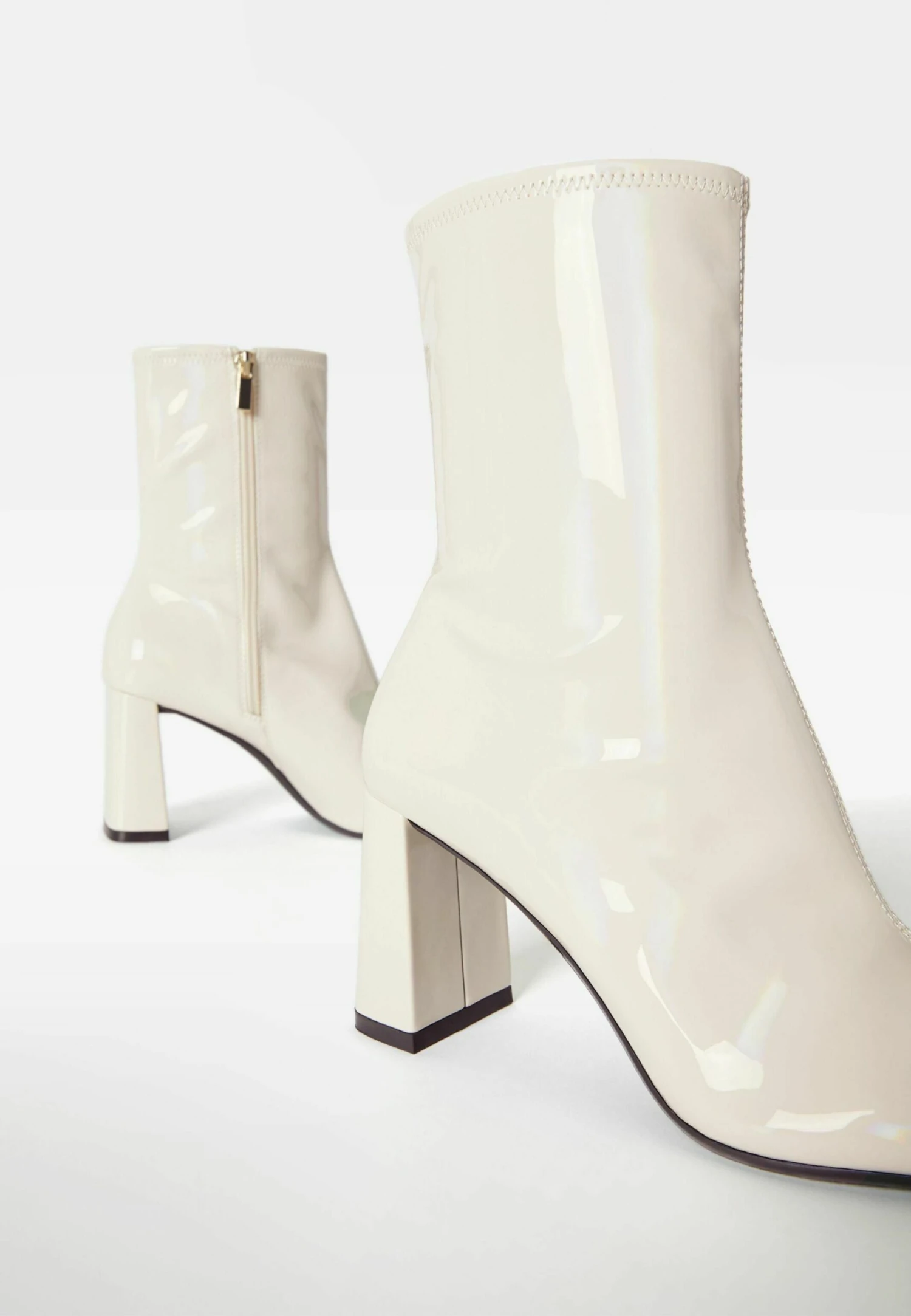 BERSHKA Patent Style Fitted - Boots À Talons - Off-White 9 BERSHKA Patent Style Fitted - Boots À Talons - Off-White – Image 7