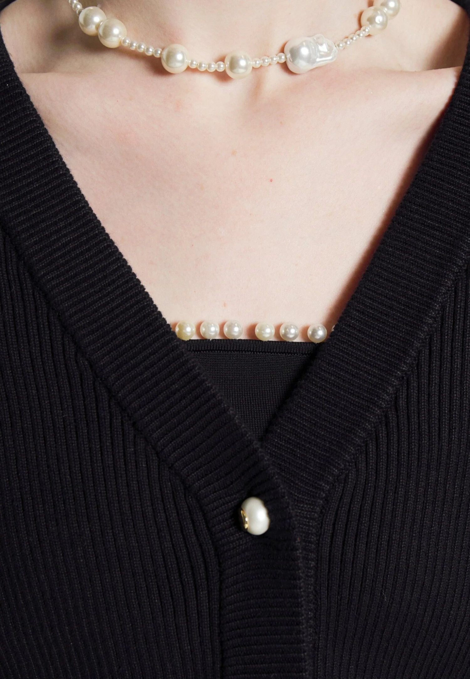 Mother Of Pearl Cardigan With Pearl Buttons - Gilet - Black 9 Mother Of Pearl Cardigan With Pearl Buttons - Gilet - Black – Image 7