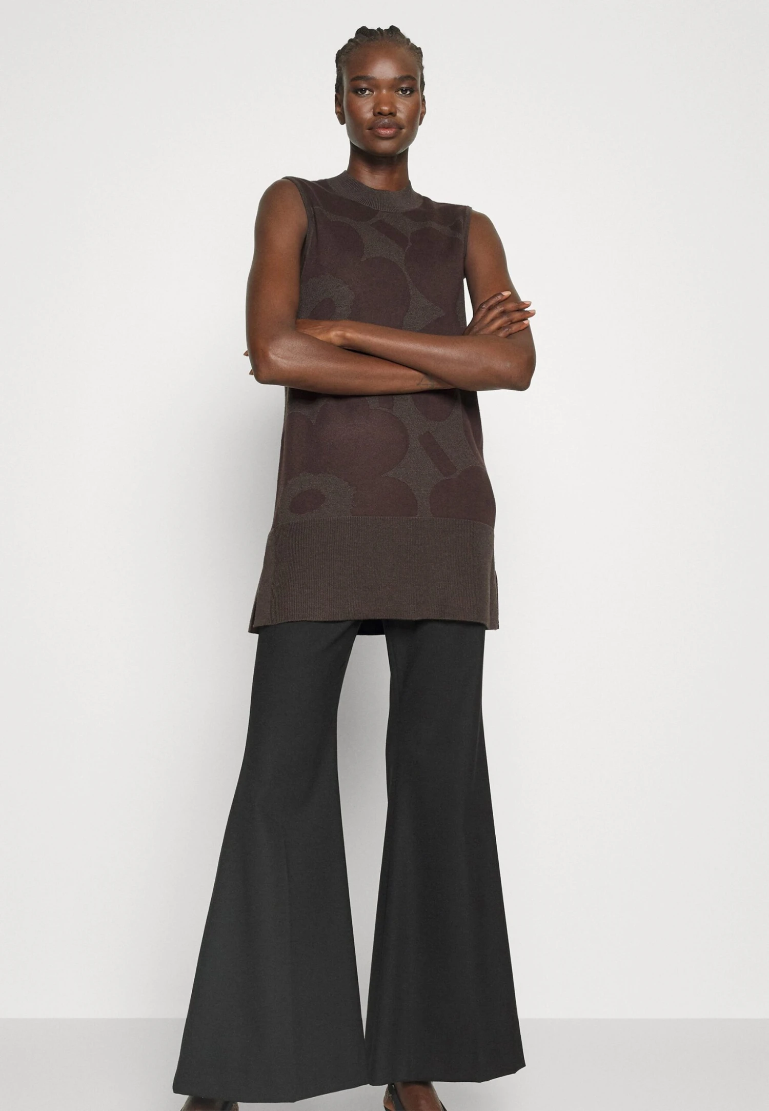 Marimekko Kartussi Unikko - Pullover - Dark Brown 6 Marimekko Kartussi Unikko - Pullover - Dark Brown – Image 4