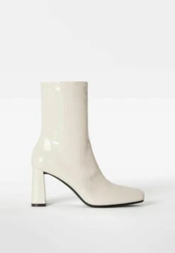 BERSHKA Patent Style Fitted - Boots À Talons - Off-White 12 BERSHKA Patent Style Fitted - Boots À Talons - Off-White -Next Soldes 828679c475e8456e8c4557da50cd6a55