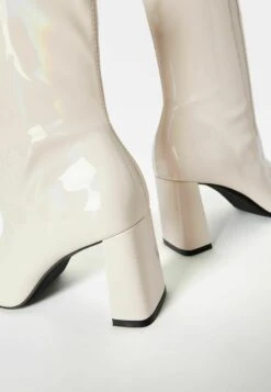 BERSHKA Patent Style Fitted - Boots À Talons - Off-White 13 BERSHKA Patent Style Fitted - Boots À Talons - Off-White -Next Soldes 845df09ec9e44be98b31c3510c77ba75