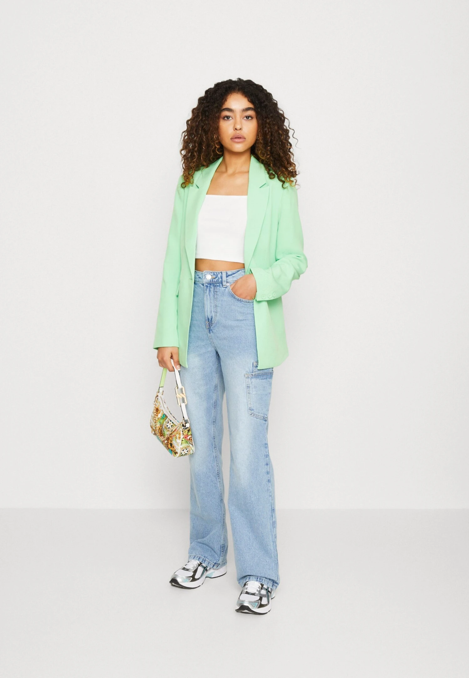 Vero Moda Vmkithy Loose Cargo - Jean Boyfriend - Medium Blue Denim 4 Vero Moda Vmkithy Loose Cargo - Jean Boyfriend - Medium Blue Denim – Image 2