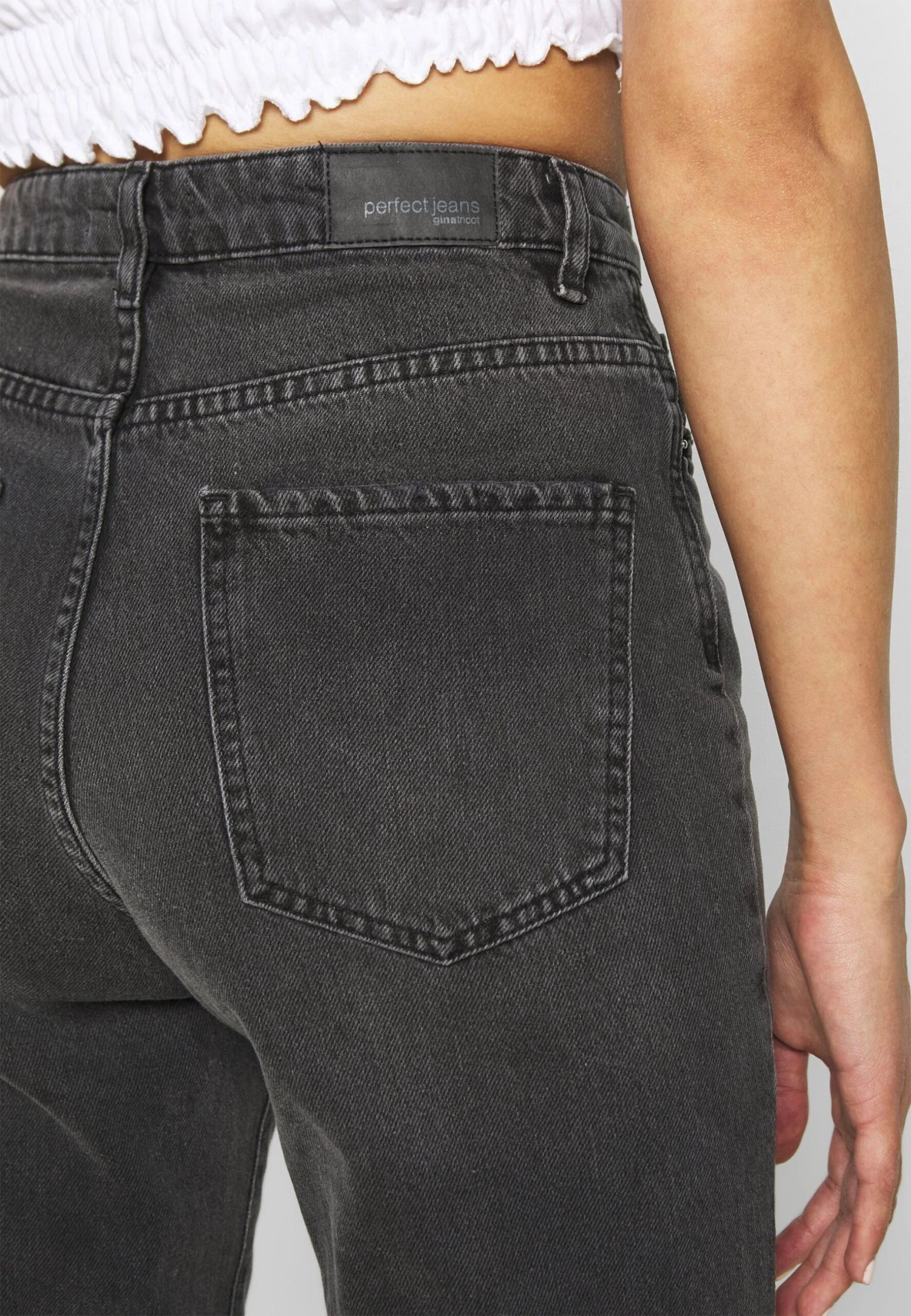 Gina Tricot Dagny Mom - Jean Boyfriend - Black Grey 6 Gina Tricot Dagny Mom - Jean Boyfriend - Black Grey – Image 4