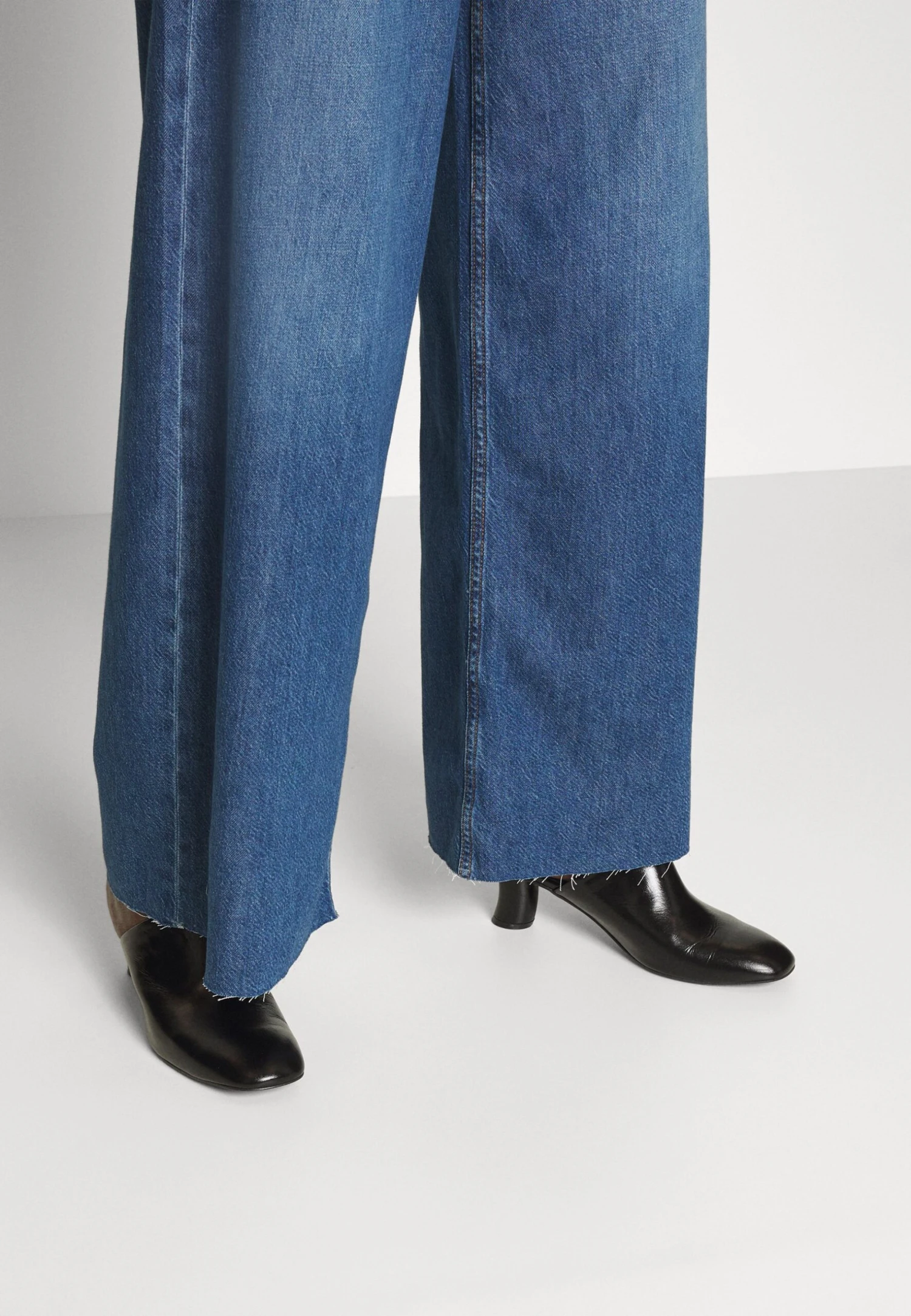 Rag & Bone Featherweight Sofie - Jean Boyfriend - Blue Denim 7 Rag & Bone Featherweight Sofie - Jean Boyfriend - Blue Denim – Image 5