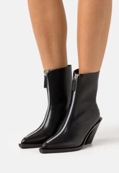 ELLEME Eclair Zipper Boots - Santiags - Black