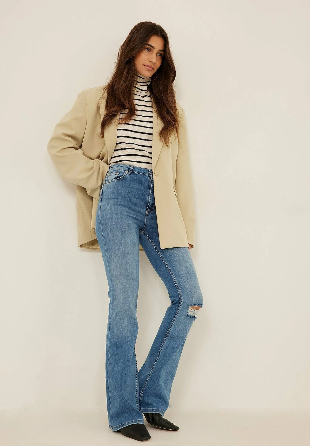 NA-KD Jean Bootcut - Mid Blue 4 NA-KD Jean Bootcut - Mid Blue – Image 2