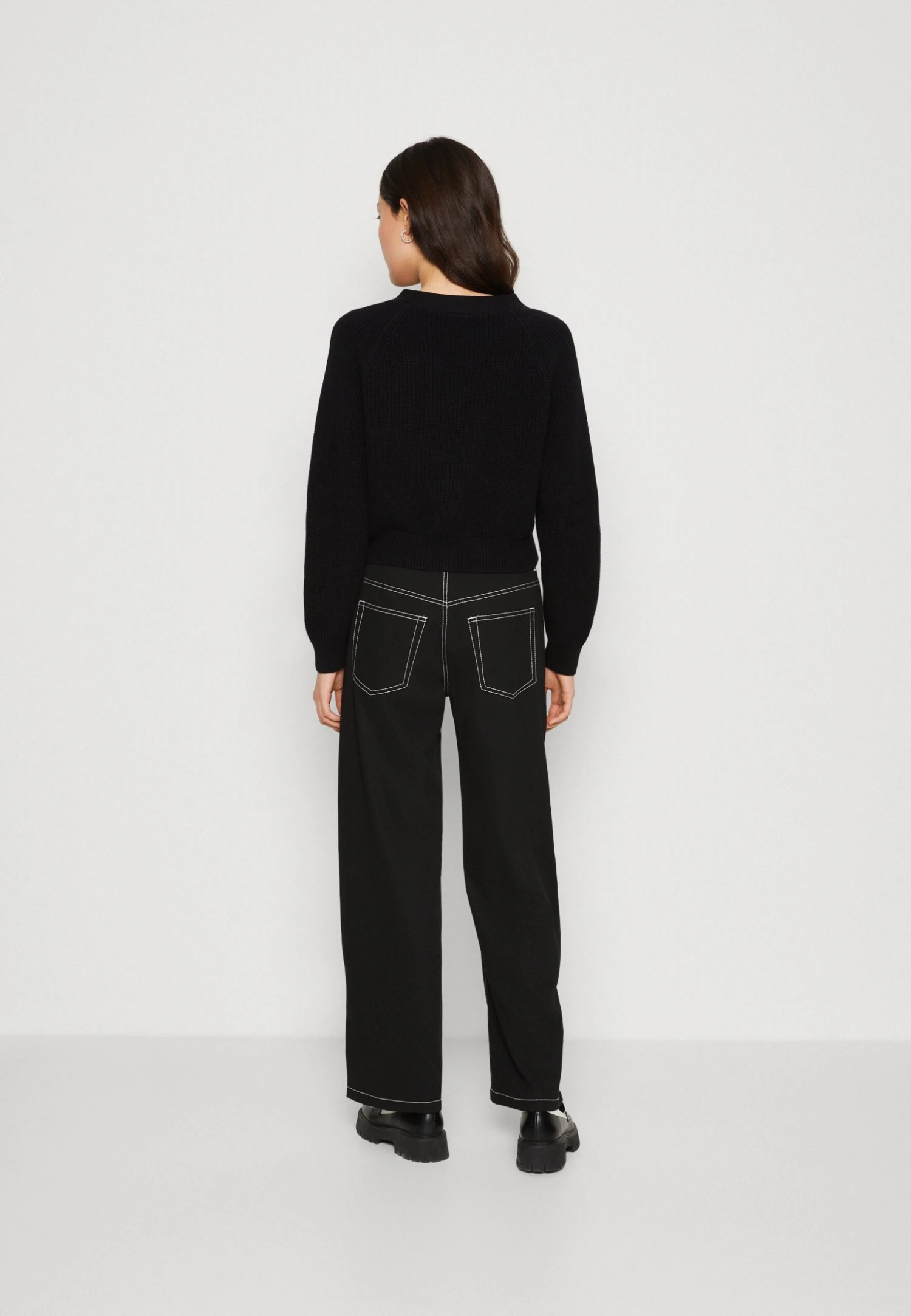 Monki Gilet - Black Dark 5 Monki Gilet - Black Dark – Image 3