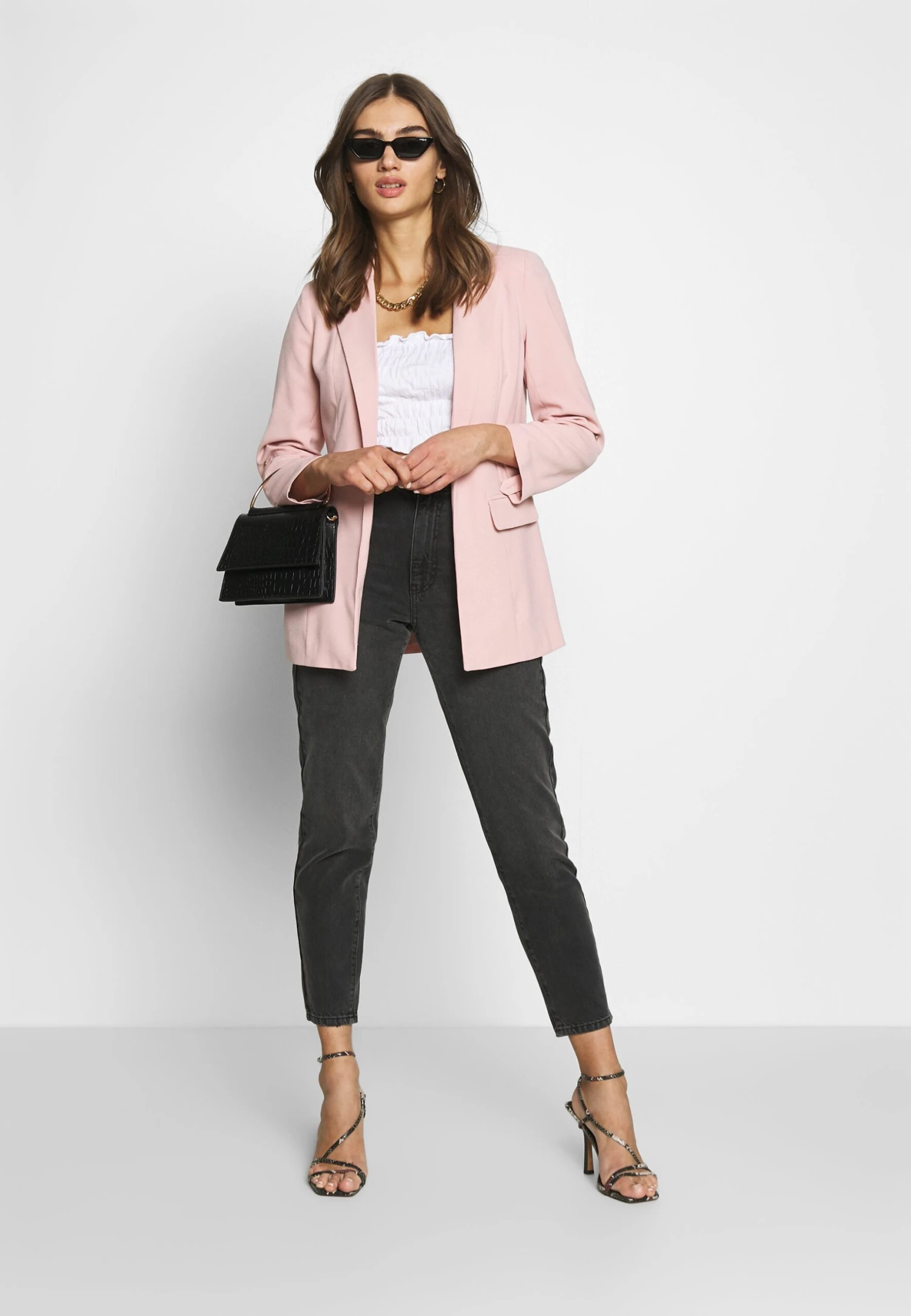 Gina Tricot Dagny Mom - Jean Boyfriend - Black Grey 4 Gina Tricot Dagny Mom - Jean Boyfriend - Black Grey – Image 2