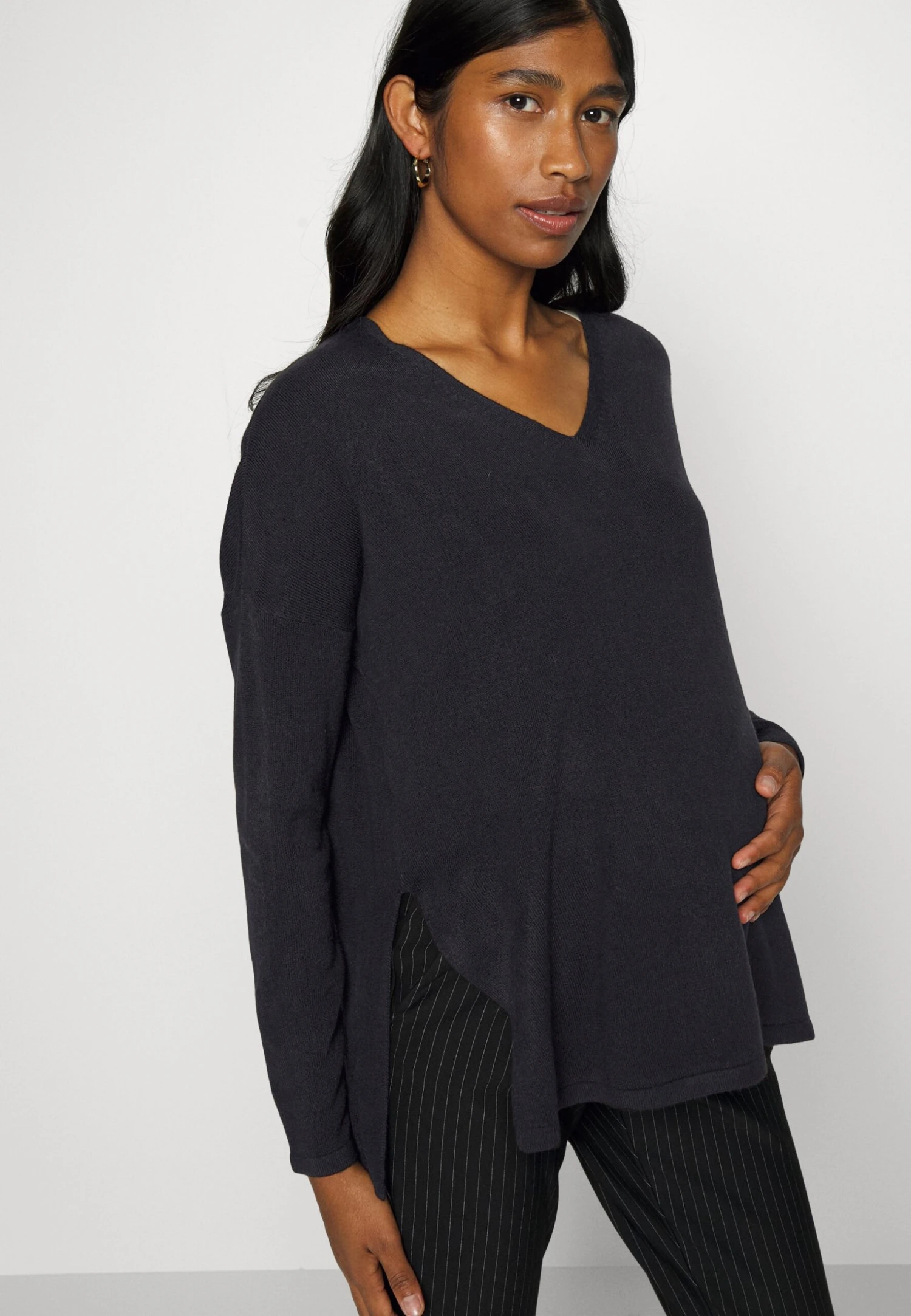 ONLY MATERNITY Olmamalia V-Neck - Pullover - Black 6 ONLY MATERNITY Olmamalia V-Neck - Pullover - Black – Image 4