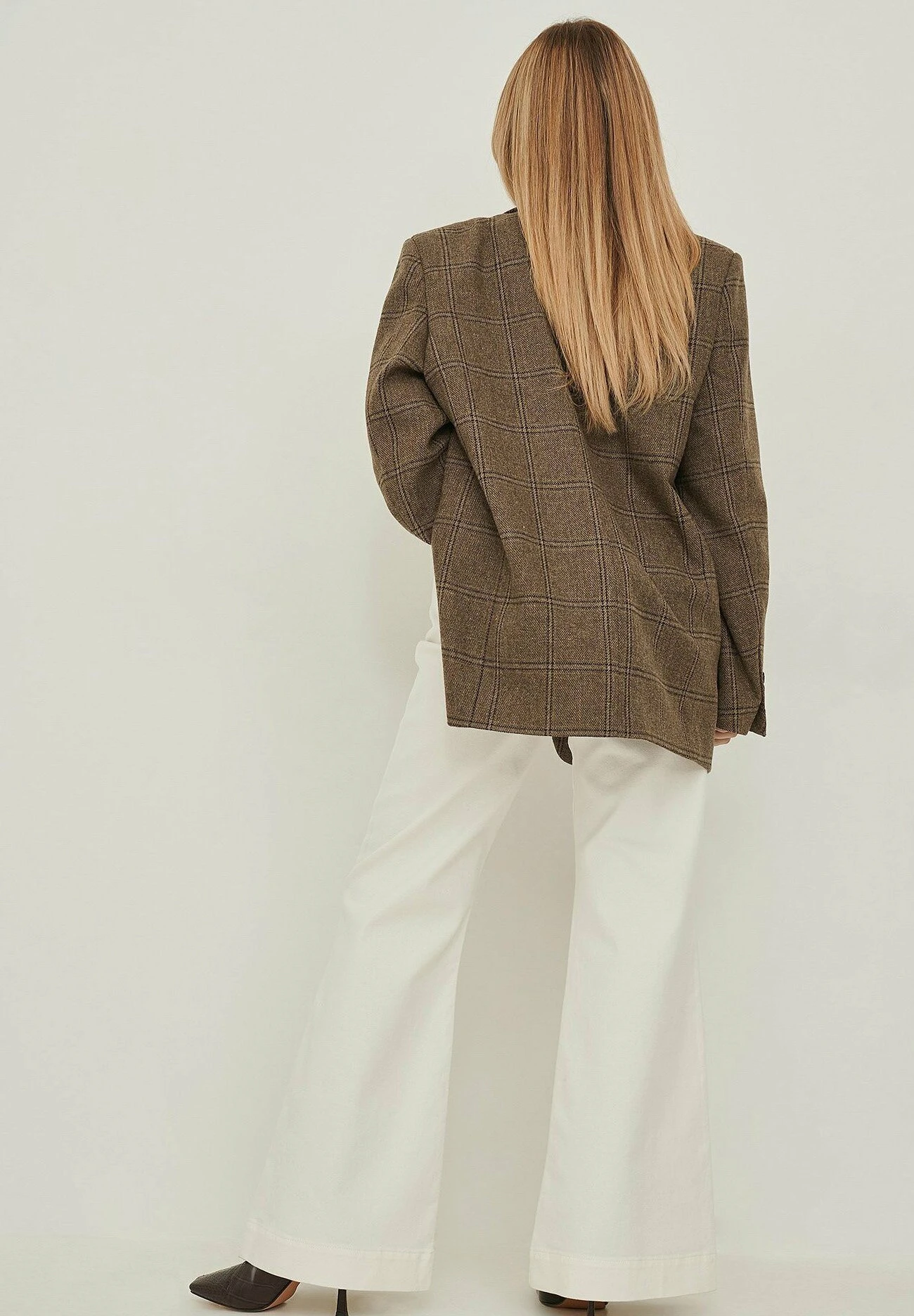 NA-KD Mit Weitem Bein Und Vordertasche - Jean Flare - Offwhite 5 NA-KD Mit Weitem Bein Und Vordertasche - Jean Flare - Offwhite – Image 3