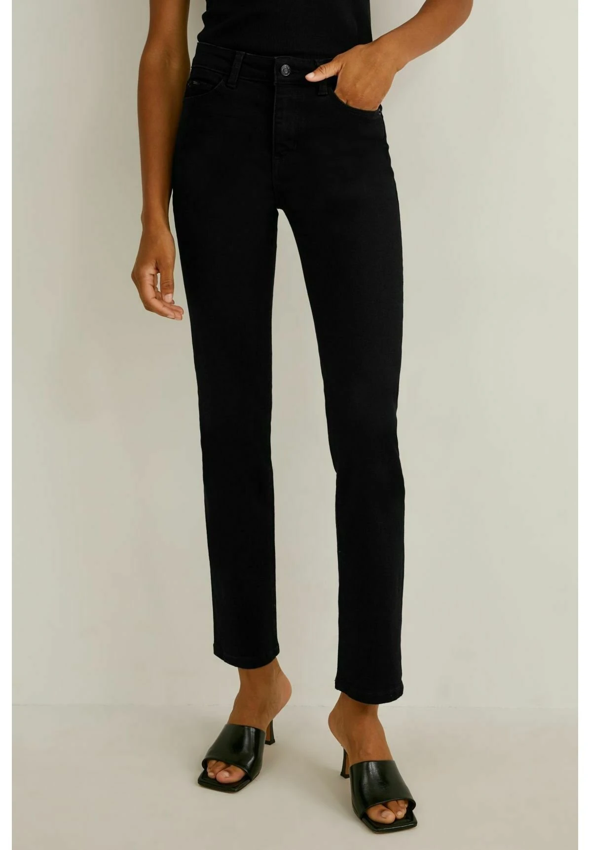 Jean Droit - Black 3 Jean Droit - Black