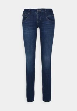 Freeman T. Porter Alexa - Jean Slim - Fever