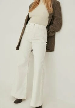 NA-KD Mit Weitem Bein Und Vordertasche - Jean Flare - Offwhite