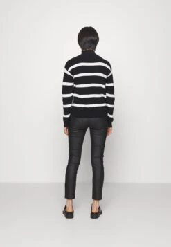Viril Mockneck - Pullover - Black Stripes/White Alyssum 9 Viril Mockneck - Pullover - Black Stripes/White Alyssum -Next Soldes ecf540ba9f9e41a7bdb4231b350b766d