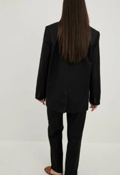 NA-KD Mit Taillierter Passform - Manteau Court - Black -Next Soldes edb07c6f7f0f45cf9d4c7068509b640c