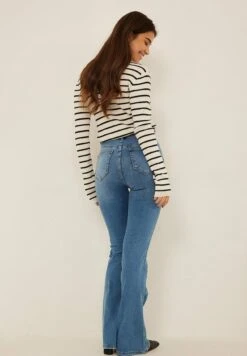 NA-KD Jean Bootcut - Mid Blue 8 NA-KD Jean Bootcut - Mid Blue -Next Soldes f13ae2ed6ddf44178b67956d6363aba6