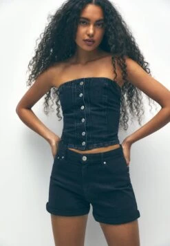 PULL & BEAR High-Waist Mom - Short En Jean - Black -Next Soldes f7788d886c944a6881f6460851aa6224