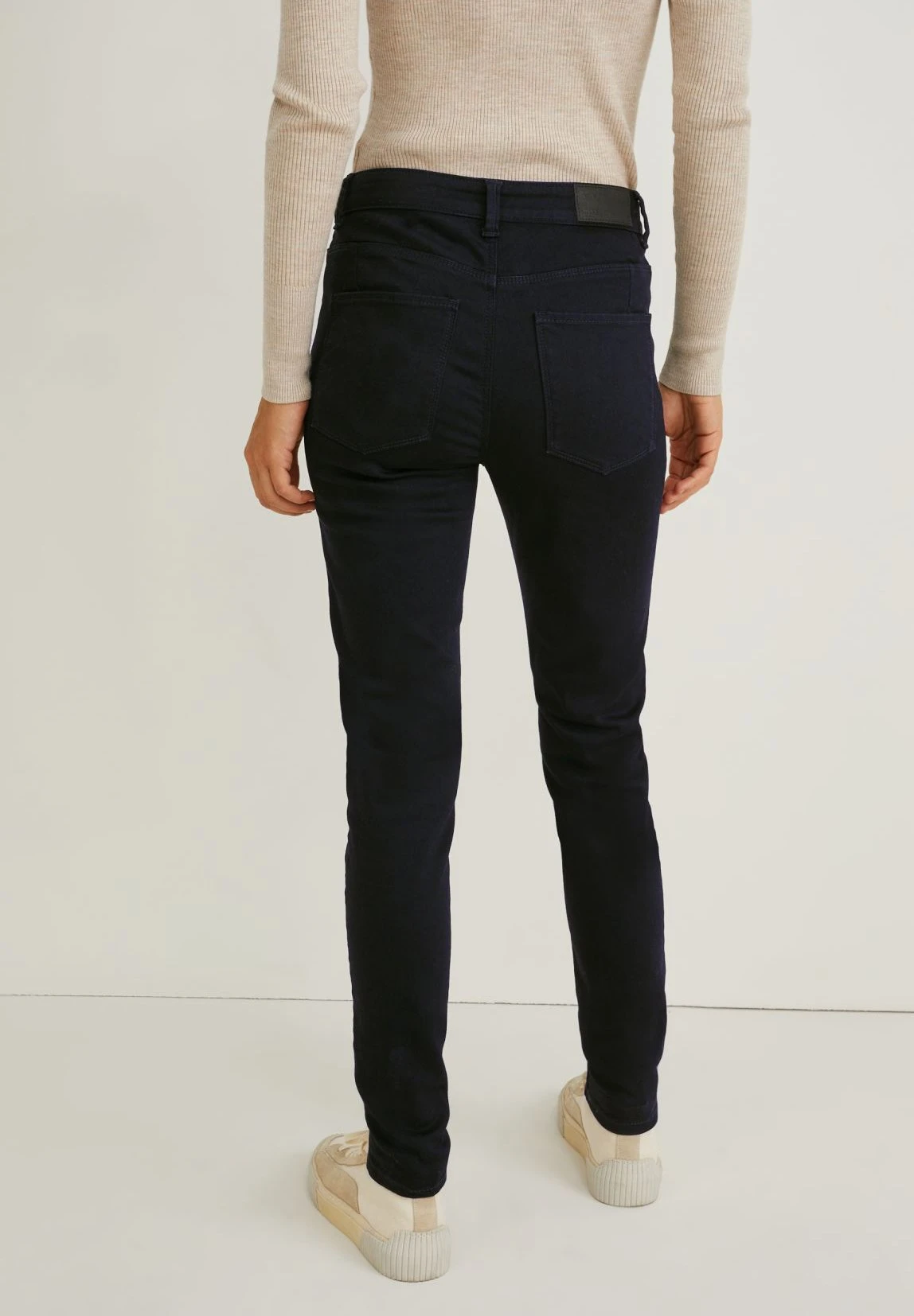 Mid Rise - Jean Slim - Black 5 Mid Rise - Jean Slim - Black – Image 3