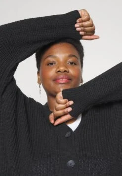 Onccarol Nice Cardigan Plus Size - Gilet - Black 11 Onccarol Nice Cardigan Plus Size - Gilet - Black -Next Soldes fa5074cead1142f5bcaa2db32b24bb10