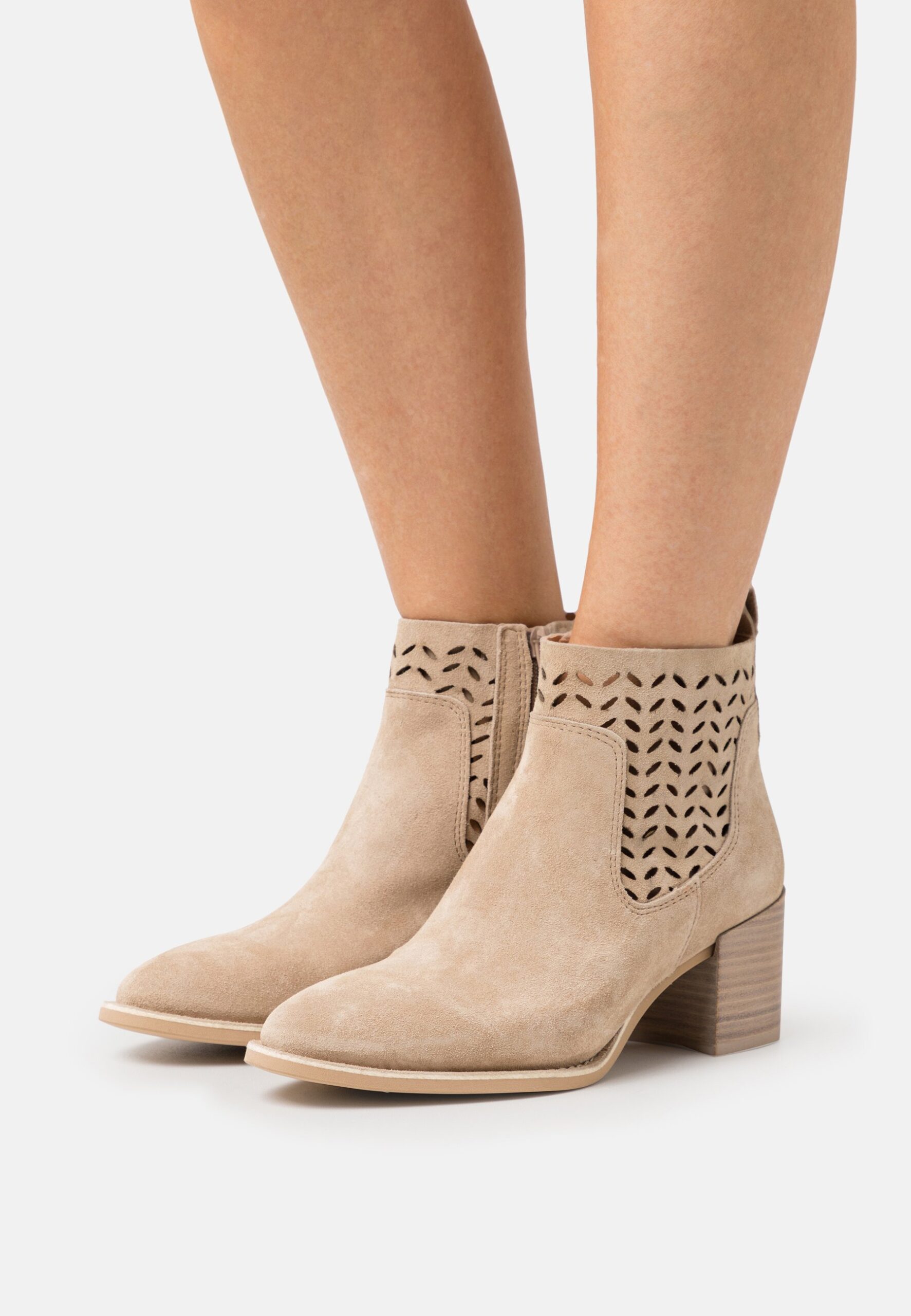 Devant -Next Soldes c8b4322575444e1e86486f7f4b6e64b9 scaled 1